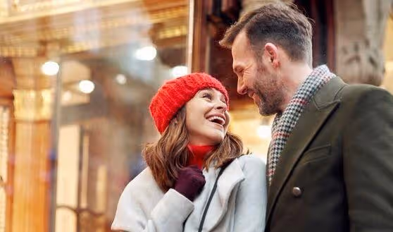 「親家，你閨女真能幹，上班帶娃做家務她全包了」「她是寡婦？」