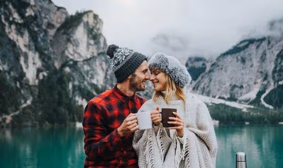 「親家，你閨女真能幹，上班帶娃做家務她全包了」「她是寡婦？」