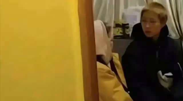 狀況淒涼，吳卓林多倫多街頭排隊領免費食物，神情憔悴像流浪漢