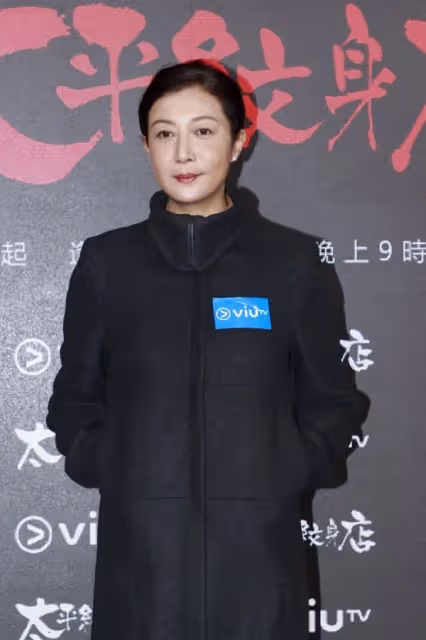 狀況淒涼，吳卓林多倫多街頭排隊領免費食物，神情憔悴像流浪漢