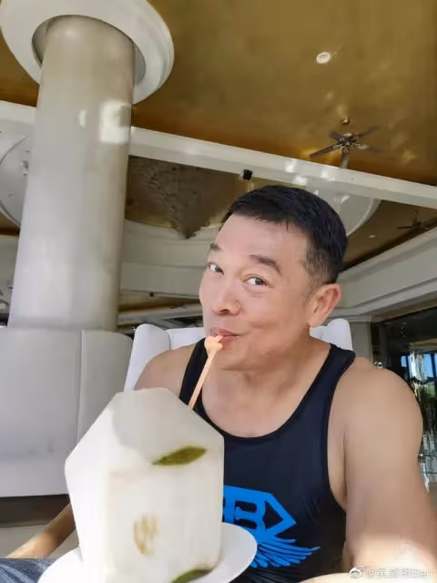 知名港星近況曝光!做婚禮表演嘉賓表現誇張,網友:像去砸場的