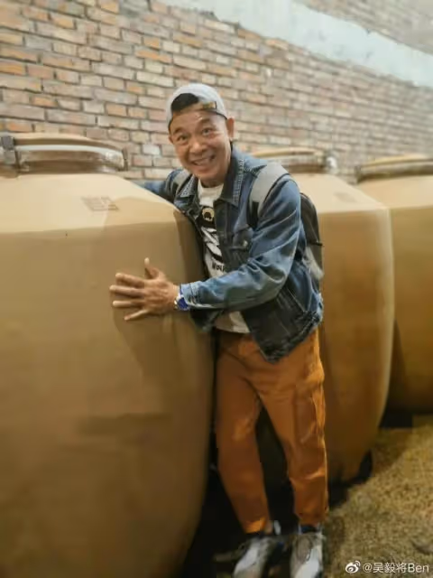 知名港星近況曝光!做婚禮表演嘉賓表現誇張,網友:像去砸場的