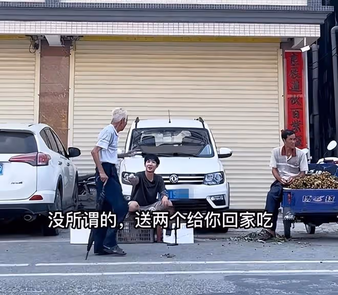 27歲男星回老家賣鴨蛋!穿雨鞋街邊叫賣接地氣,10分鐘賺到35元