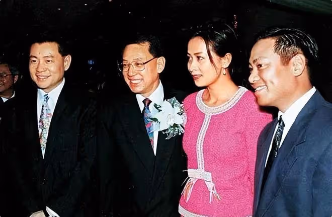 一個曾經被包養,一個泰國找小姐,袁詠儀張智霖也好意思秀恩愛?