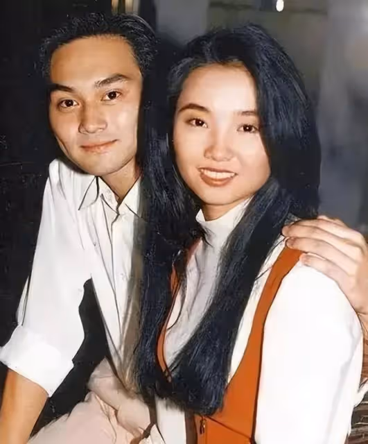 一個曾經被包養,一個泰國找小姐,袁詠儀張智霖也好意思秀恩愛?
