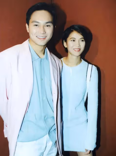一個曾經被包養,一個泰國找小姐,袁詠儀張智霖也好意思秀恩愛?