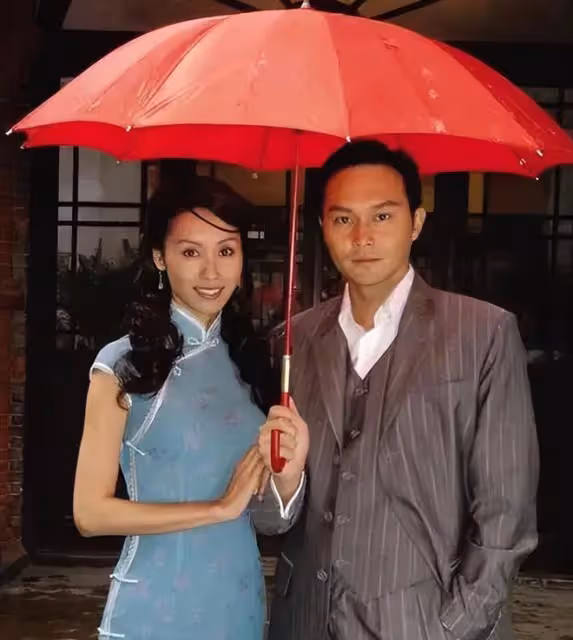 一個曾經被包養,一個泰國找小姐,袁詠儀張智霖也好意思秀恩愛?