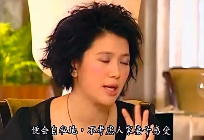 一個曾經被包養,一個泰國找小姐,袁詠儀張智霖也好意思秀恩愛?