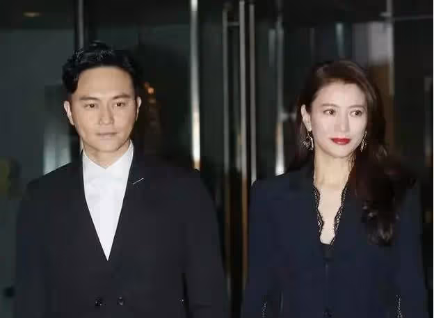 一個曾經被包養,一個泰國找小姐,袁詠儀張智霖也好意思秀恩愛?