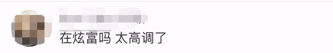 知名美女主持定居美國相夫教子,模樣變化大,戴五件珠寶被指高調