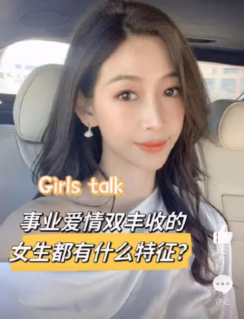 知名美女主持定居美國相夫教子,模樣變化大,戴五件珠寶被指高調