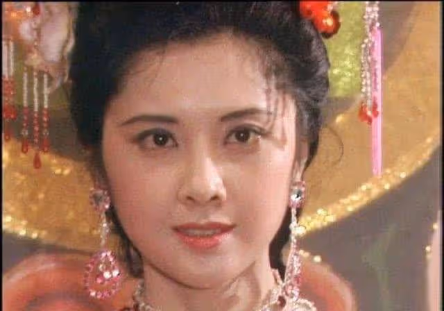 她曾是「女兒國」國王,經歷兩段婚姻堅持丁克,67歲活的不像老人