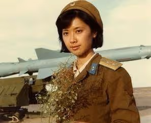 她曾是「女兒國」國王,經歷兩段婚姻堅持丁克,67歲活的不像老人