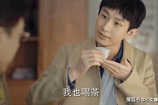 《底線》格子襯衫配爸爸外套，為了周亦安的成熟，造型師操碎了心