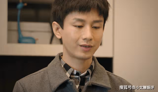 《底線》格子襯衫配爸爸外套,為了周亦安的成熟,造型師操碎了心