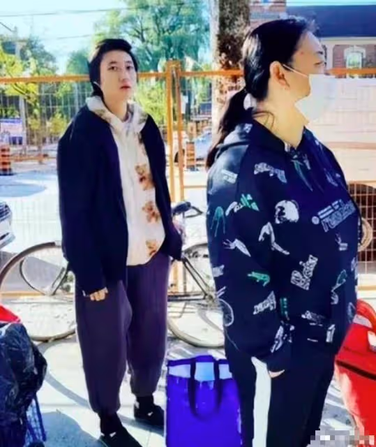 吳卓林寒風中排隊領救濟糧，生活窘迫到睡橋洞，父母皆在卻像孤兒