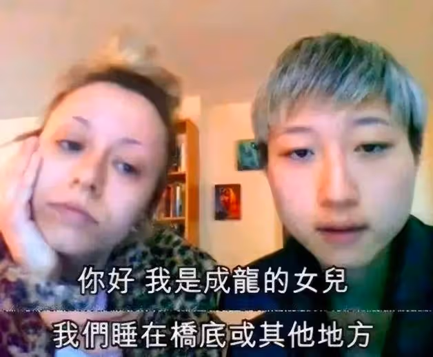 吳卓林寒風中排隊領救濟糧，生活窘迫到睡橋洞，父母皆在卻像孤兒