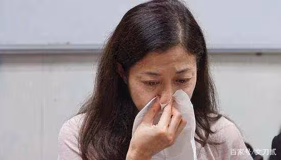 被嫌棄的一生！母親借她「逼宮上位」成龍不認　私生女身份飽受爭議：如今放下一切「為自己而活」