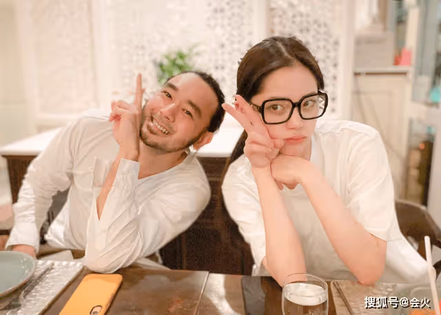 歐陽娜娜乾爹官宣二婚 曾與林志穎撞臉