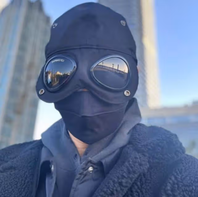 黃曉明低調排隊做核酸 戴面具全副武裝無人識