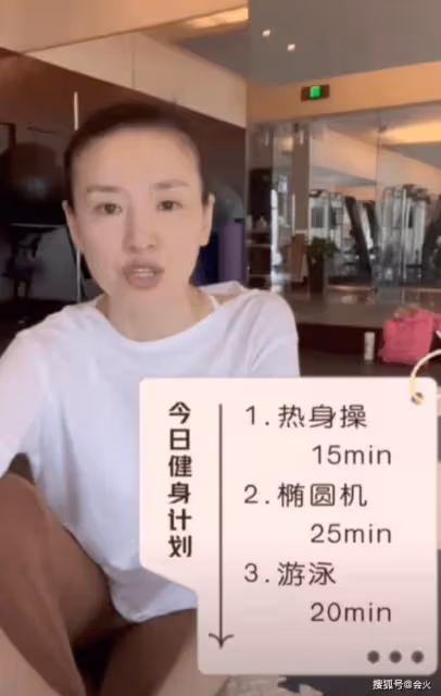 42歲董潔空中倒立秀細腰 穿運動內衣一身肌肉