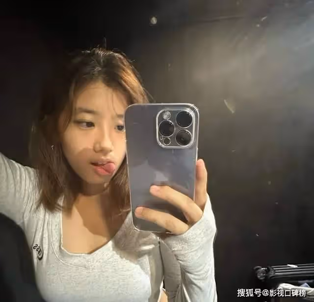 賈靜雯17歲大女兒發性感自拍 繼父評論讓人爆笑