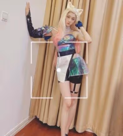 關曉彤化身阿狸長腿吸睛,馮提莫完美呈現薩勒芬妮,網友:神還原