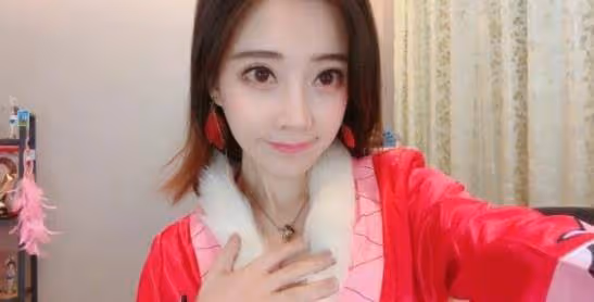 關曉彤化身阿狸長腿吸睛,馮提莫完美呈現薩勒芬妮,網友:神還原