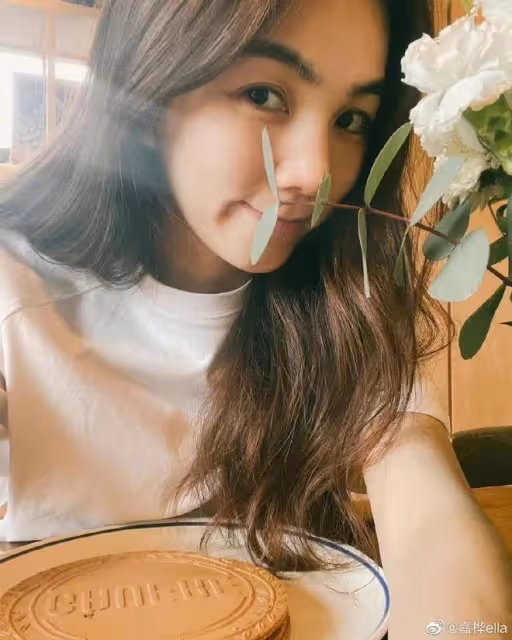 Ella媽媽評論知名女星翻車，女兒火速道歉，網友批其沒禮貌