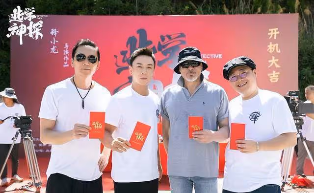 釋小龍一家三口罕同框！嬌妻秀身材凹凸有致，女兒左搖右擺學走路