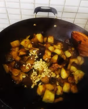 麻椒燜茄丁