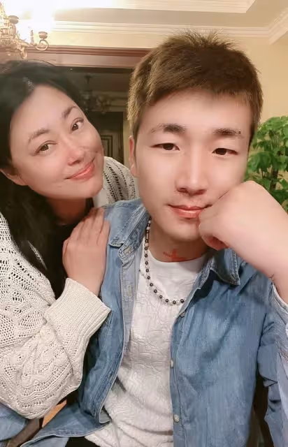 李菁菁離婚三次疑有新歡,男方在其家又比她年輕,稱呼親昵引爭議