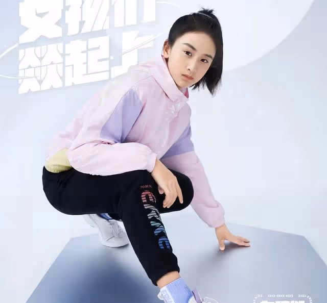 14歲森碟運動大片曝光,扎高馬尾元氣滿滿,露大長腿肉臉酷似爸爸