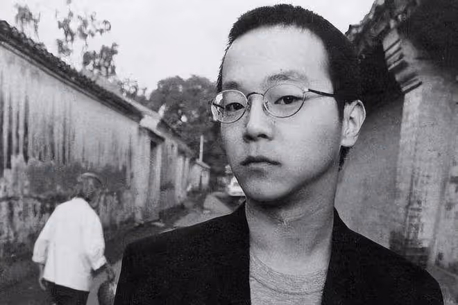 52歲竇唯生活顯落魄!穿50元上衣模樣邋遢,騎小電驢逛街難以認出