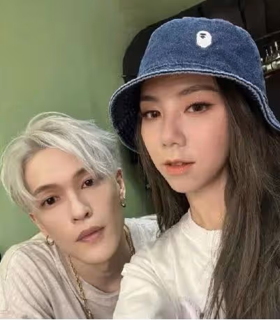 修成正果?鄧紫棋被曝與男友領證結婚,兩人交往多年,疑似已同居