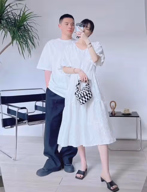 高曉松前妻官宣生二胎!寶寶皮膚白皙黑髮濃密,二婚丈夫高大帥氣