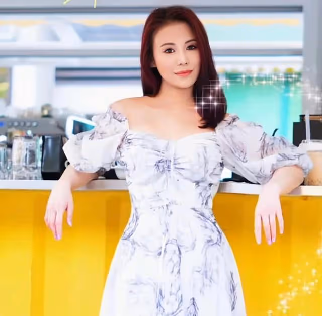 香港知名女星風韻猶存!商演穿低胸裙遭咸豬手,悔婚後至今還單身