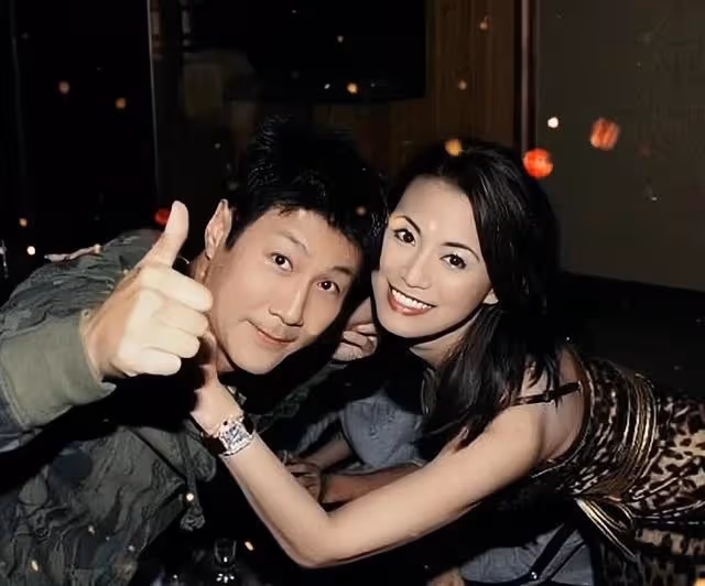香港知名女星風韻猶存!商演穿低胸裙遭咸豬手,悔婚後至今還單身