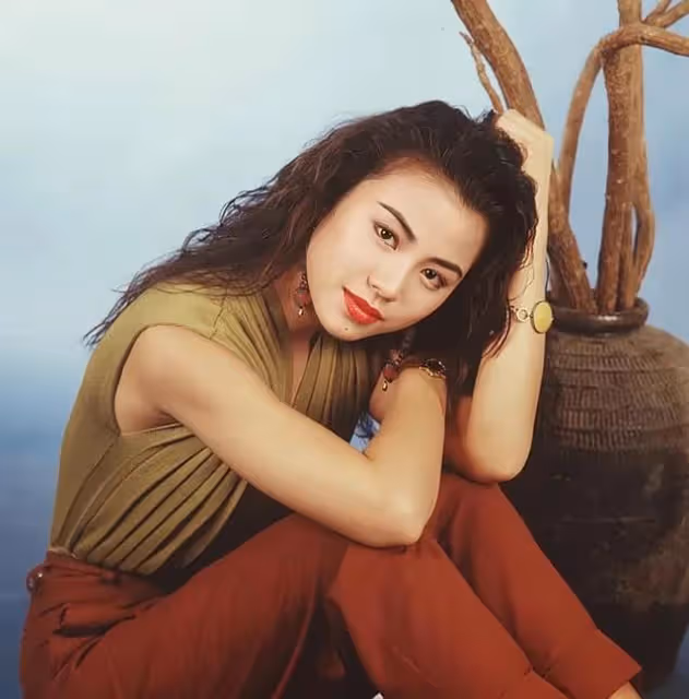 香港知名女星風韻猶存!商演穿低胸裙遭咸豬手,悔婚後至今還單身