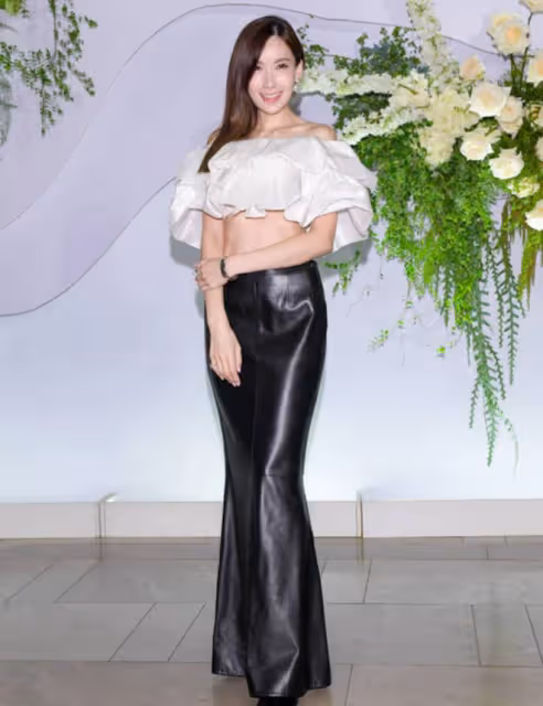 36歲女星抗癌成功嫁富豪，戴百萬鑽戒擺50桌，婚禮大咖雲集太熱鬧