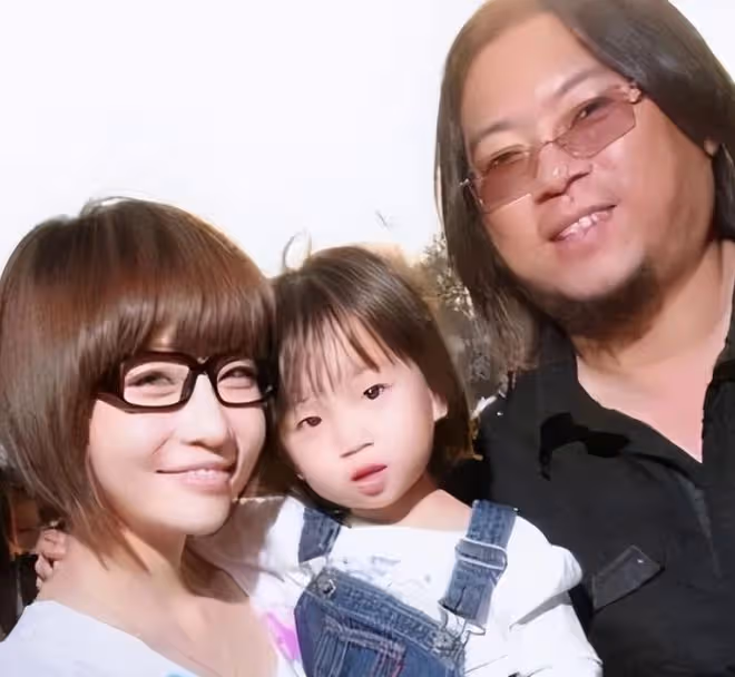 高曉松前妻宣布誕下二胎!老公高大帥氣,兩人婚後住豪宅很幸福