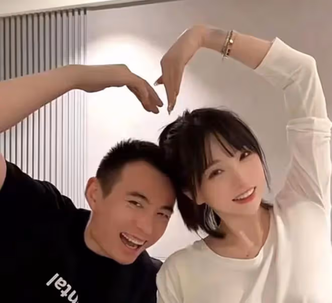 高曉松前妻宣布誕下二胎!老公高大帥氣,兩人婚後住豪宅很幸福