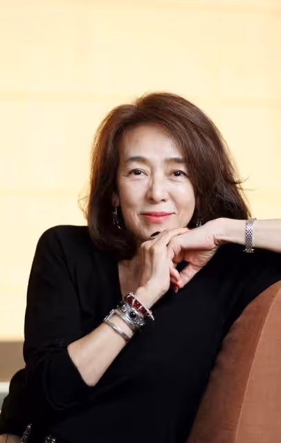女性過了五六十歲以後髮型很重要,一要蓬要型,打造出眾氣質