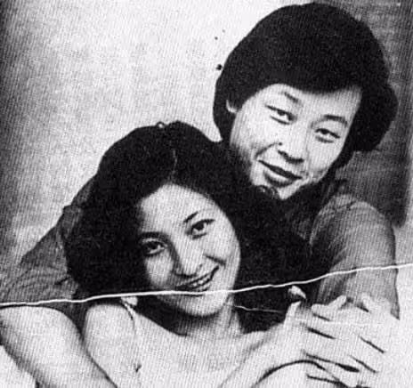 寇世勛67歲「坐擁雙妻」樓上樓下相處和諧,臥病在床還死心塌地, 他究竟有何魅力?