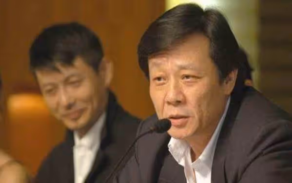 寇世勛67歲「坐擁雙妻」樓上樓下相處和諧,臥病在床還死心塌地, 他究竟有何魅力?