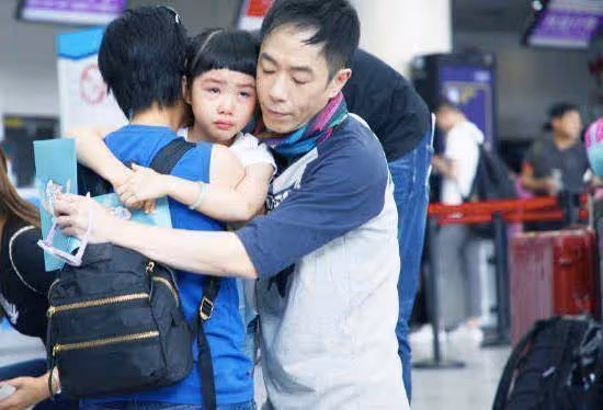 朱茵8歲女兒要出道?遺傳美貌五官精緻秀氣,完全就是復製版「小朱茵」