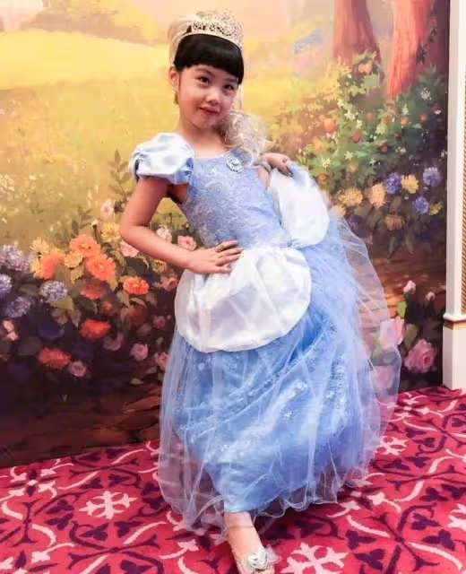 朱茵8歲女兒要出道?遺傳美貌五官精緻秀氣,完全就是復製版「小朱茵」