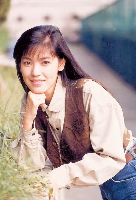 凍齡玉女復出,55歲陳明真美貌凍齡,年過半百接百萬代言,樂當兩寶媽生活以孩子為主,曝現況
