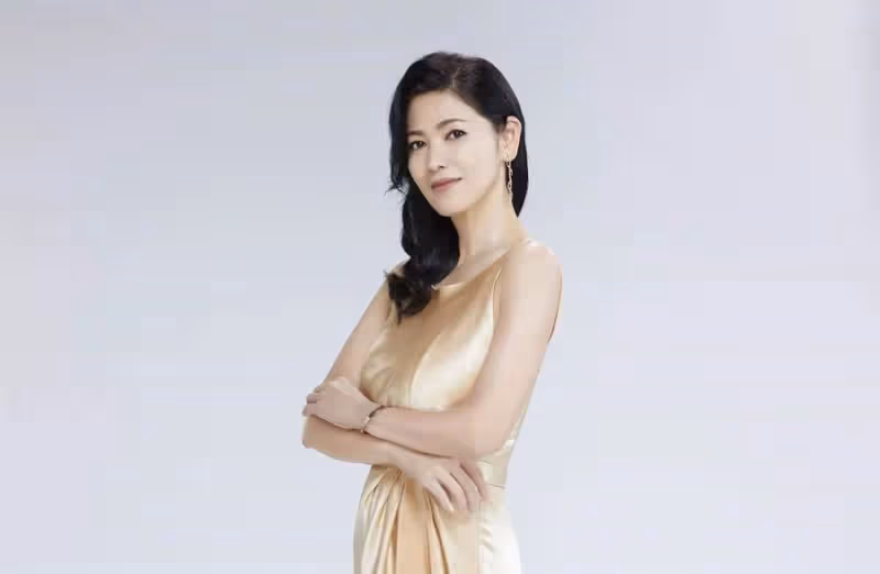 凍齡玉女復出,55歲陳明真美貌凍齡,年過半百接百萬代言,樂當兩寶媽生活以孩子為主,曝現況