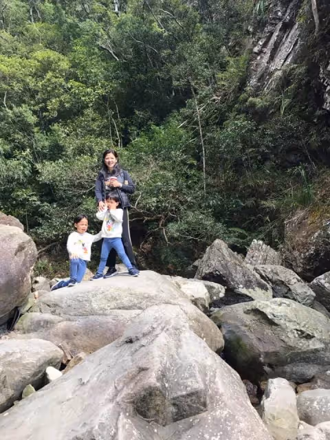 凍齡玉女復出,55歲陳明真美貌凍齡,年過半百接百萬代言,樂當兩寶媽生活以孩子為主,曝現況